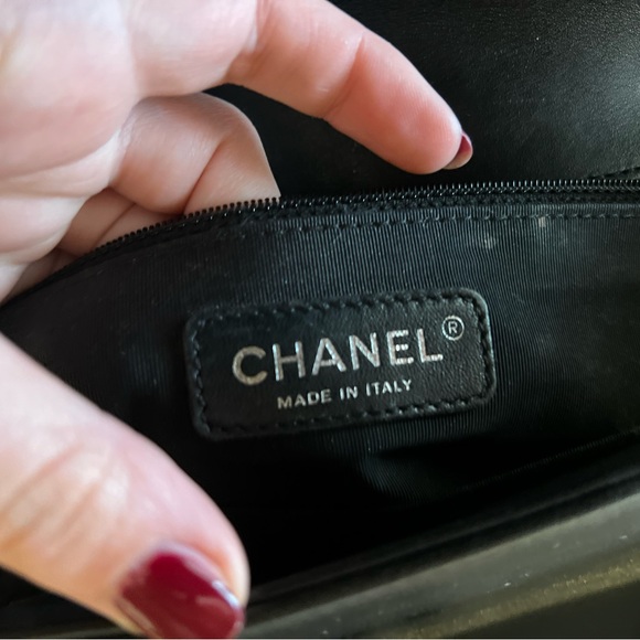 Calfskin Chevron Quilted Medium Chain Boy Flap Black - Picture 4 of 15